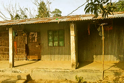 দরিদ্র মানুষের দুর্ভোগ লাঘবে সচেষ্ট হোন